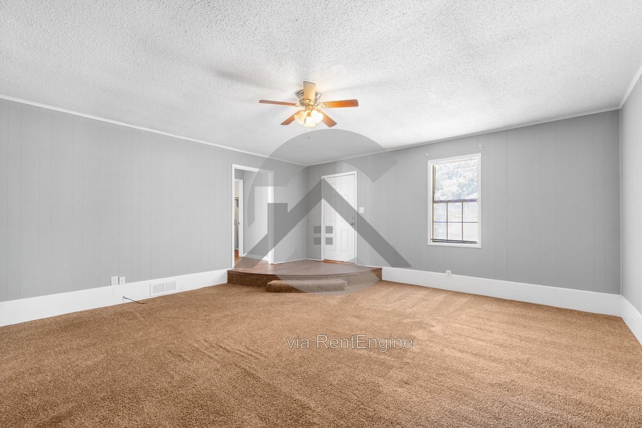 108 Robin Ln - Photo 4 of 18