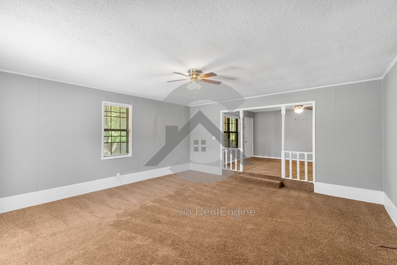108 Robin Ln - Photo 5 of 18