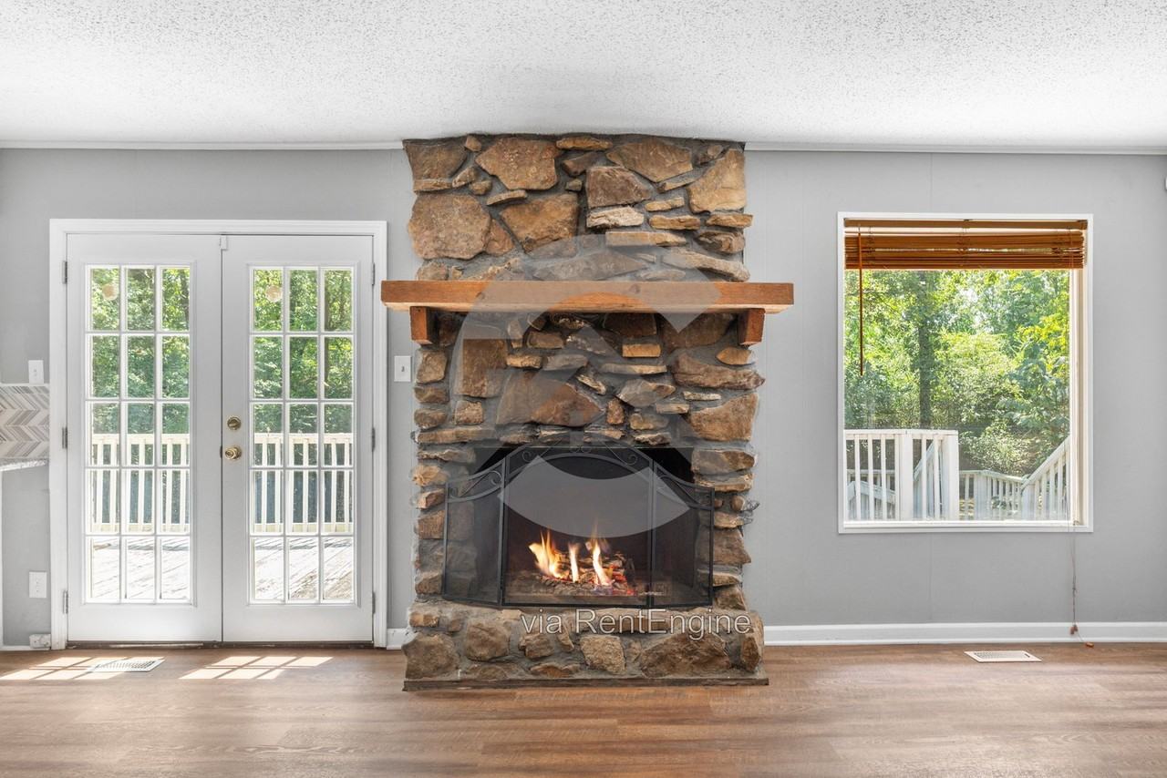 108 Robin Ln - Photo 7 of 18