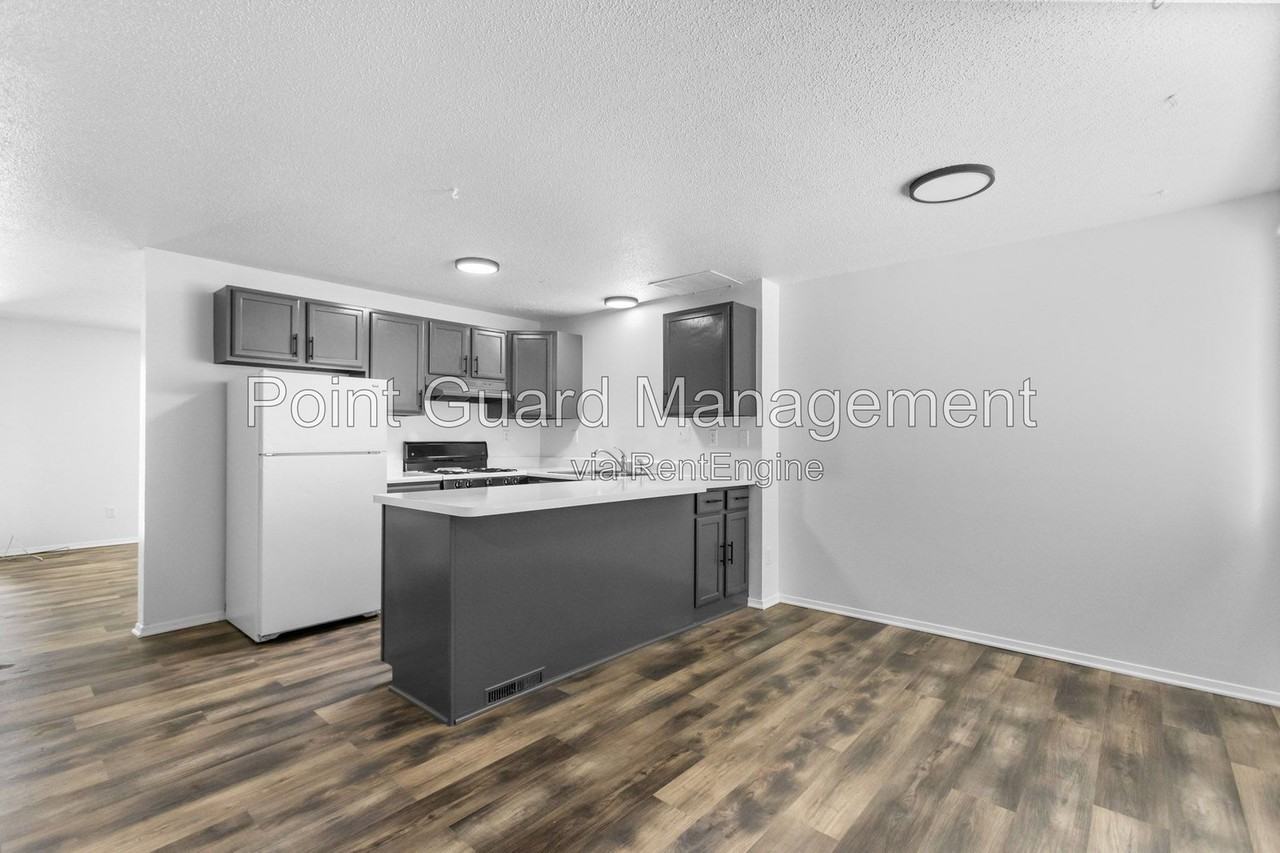 2036 S Cleveland Ave - Photo 2 of 33