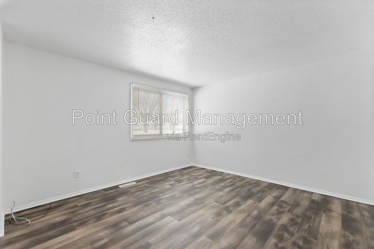 2036 S Cleveland Ave - Photo 4 of 33