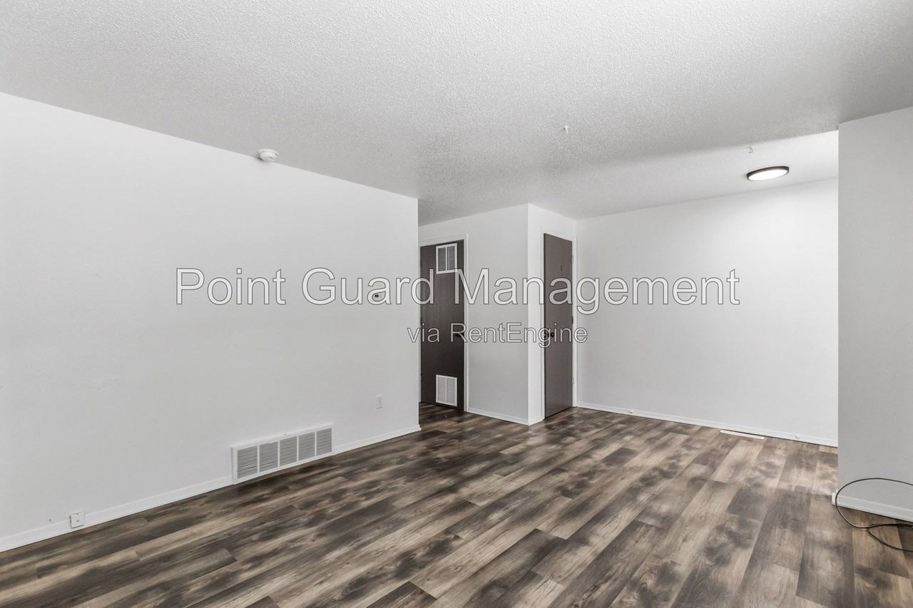 2036 S Cleveland Ave - Photo 7 of 33