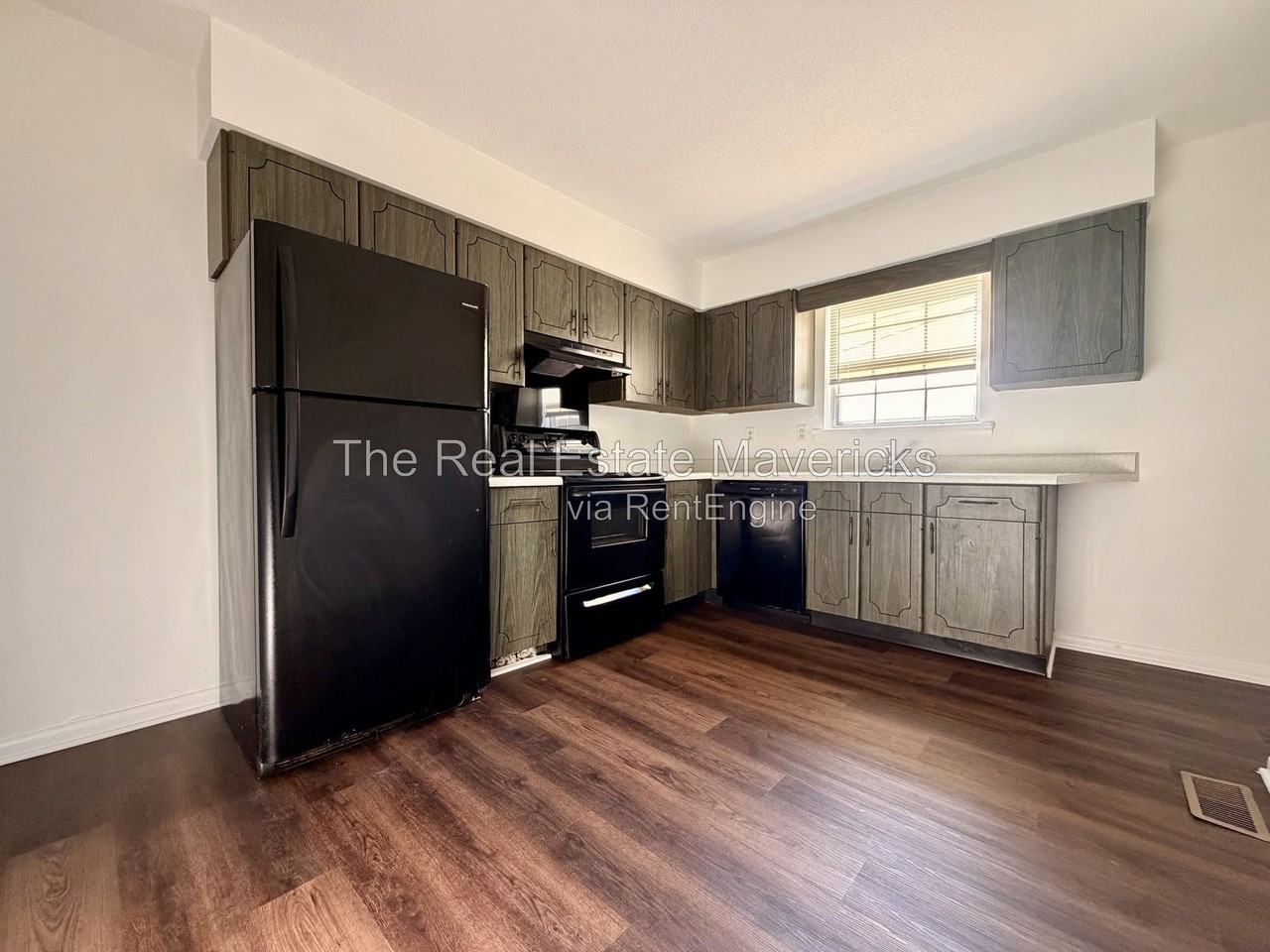 3638 Missionaire Ave - Photo 5 of 14