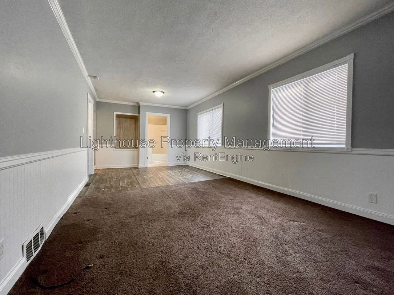 1910 Franklin St - Photo 3 of 13