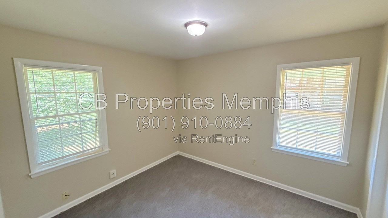 4027 Faronia Dr - Photo 3 of 13