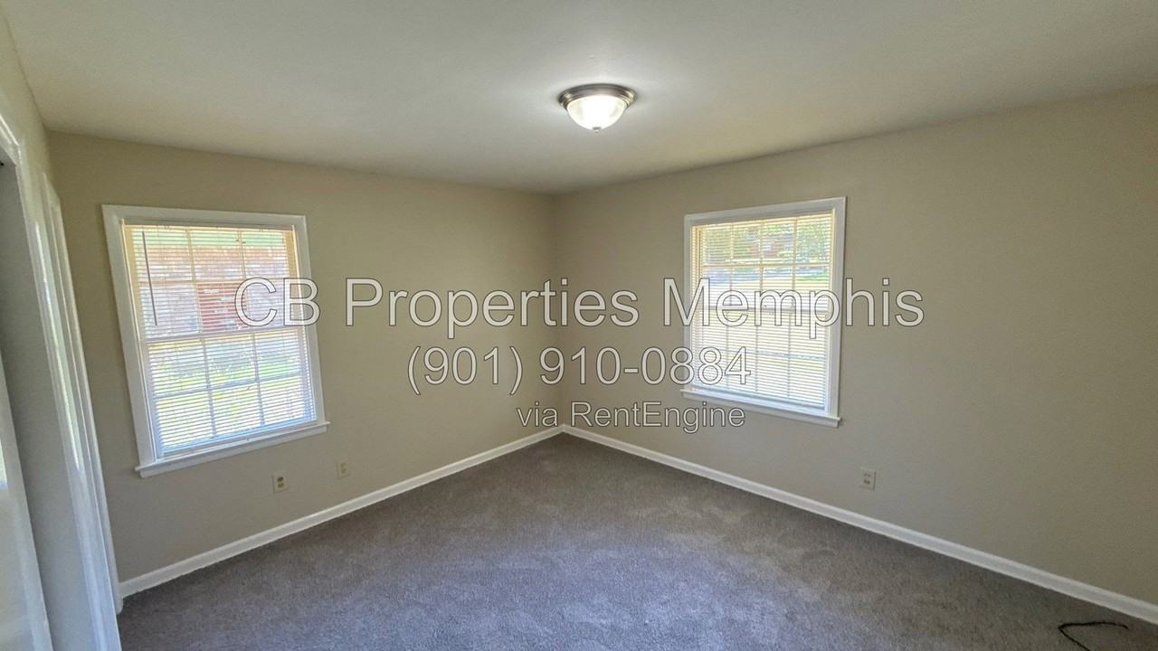 4027 Faronia Dr - Photo 4 of 13