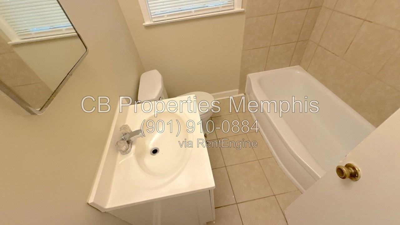 4027 Faronia Dr - Photo 7 of 13