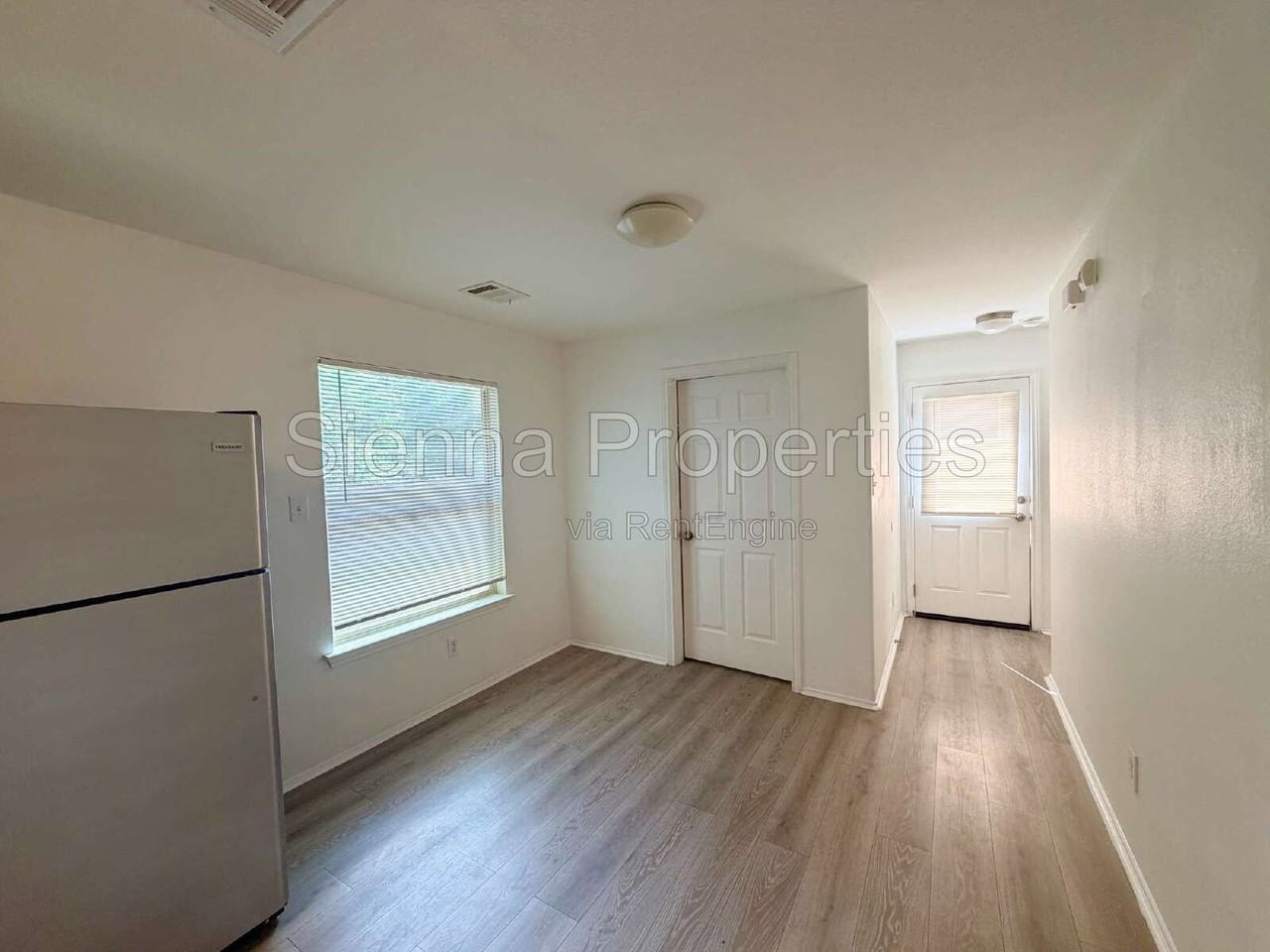 1148 Shadow Creek Blvd - Photo 6 of 21