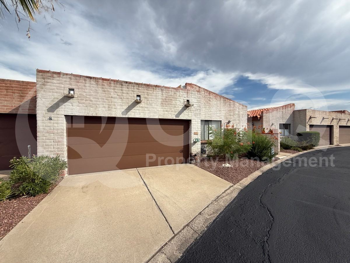 2000 E Campbell Ter - Photo 2 of 40