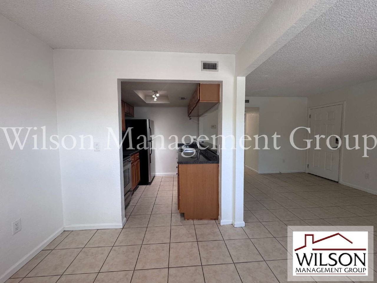 115 E Smith St #8 - Photo 4 of 30
