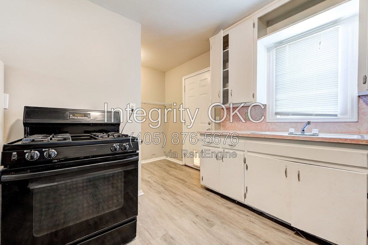 416 Reed Pl - Photo 4 of 38