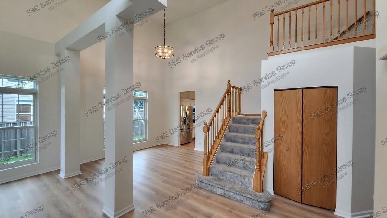 1523 Schumacher Dr - Photo 5 of 25