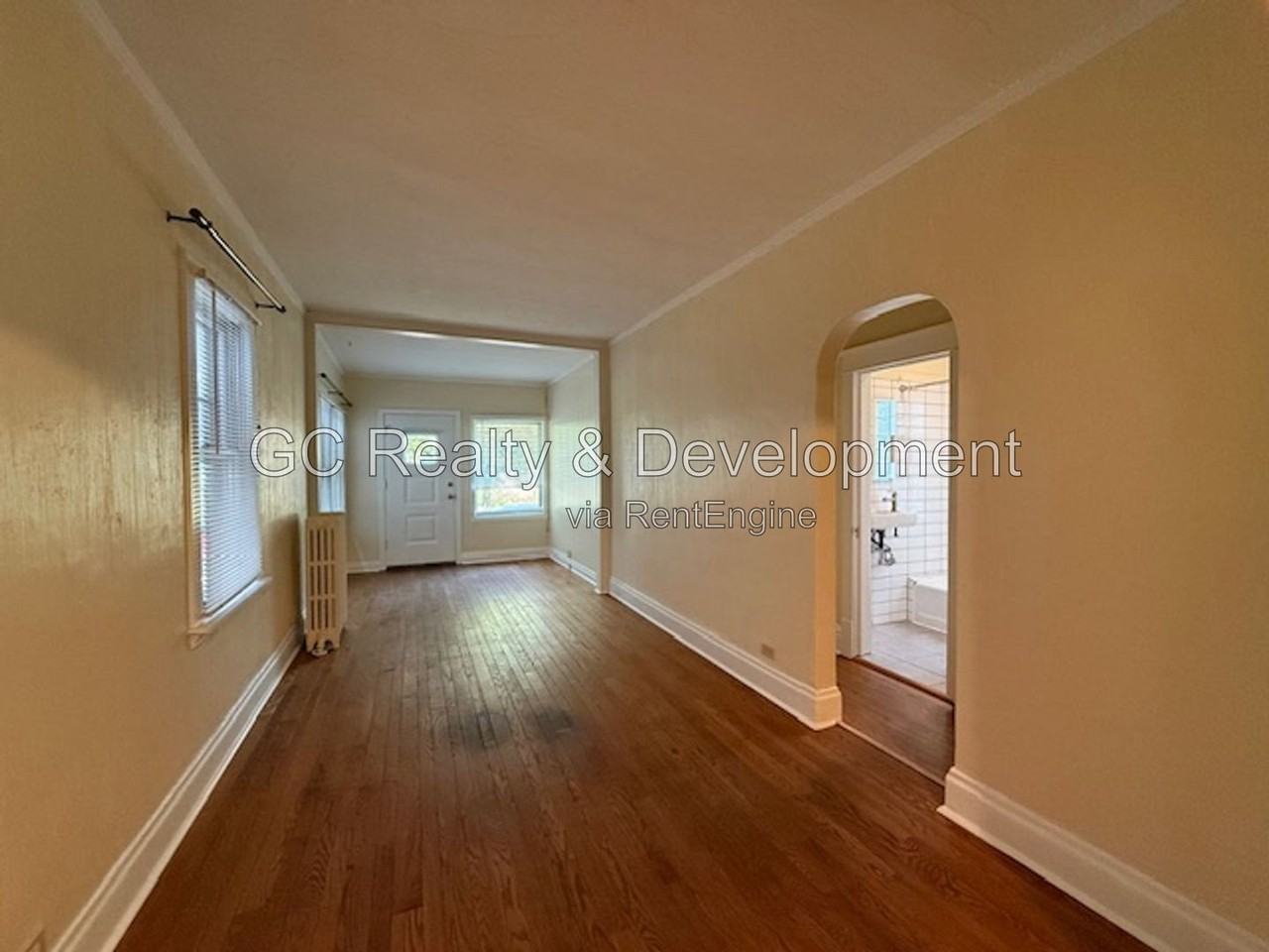 2415 Hastings Ave - Photo 2 of 20