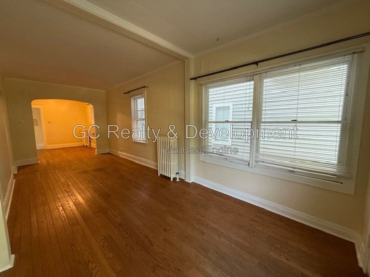 2415 Hastings Ave - Photo 3 of 20