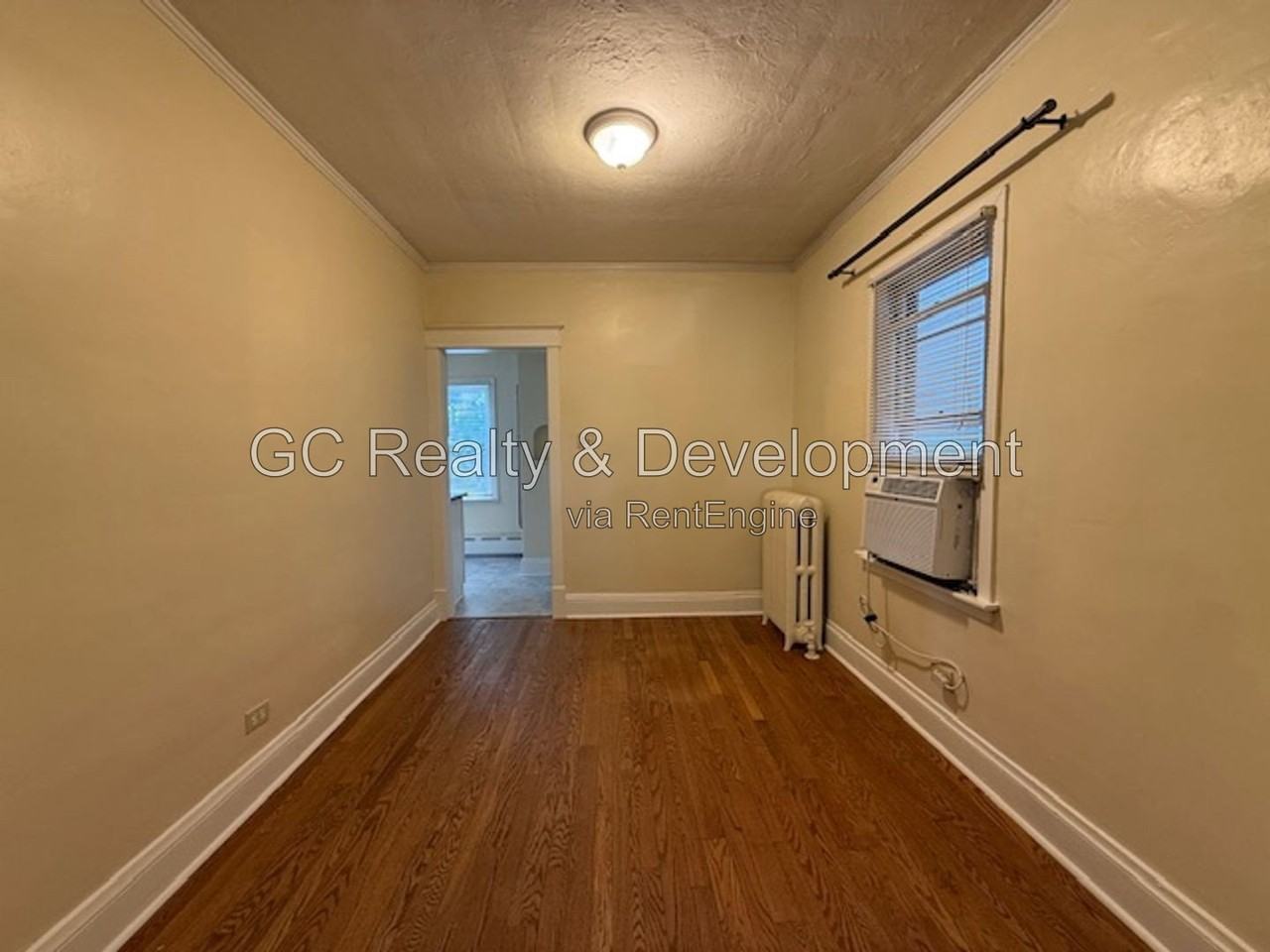 2415 Hastings Ave - Photo 4 of 20