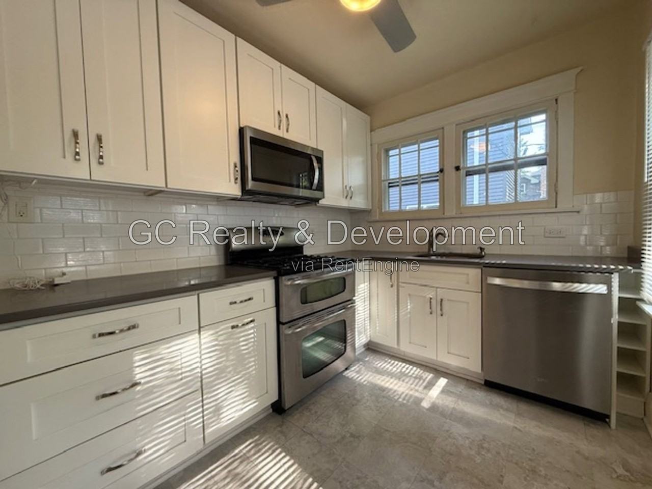 2415 Hastings Ave - Photo 5 of 20