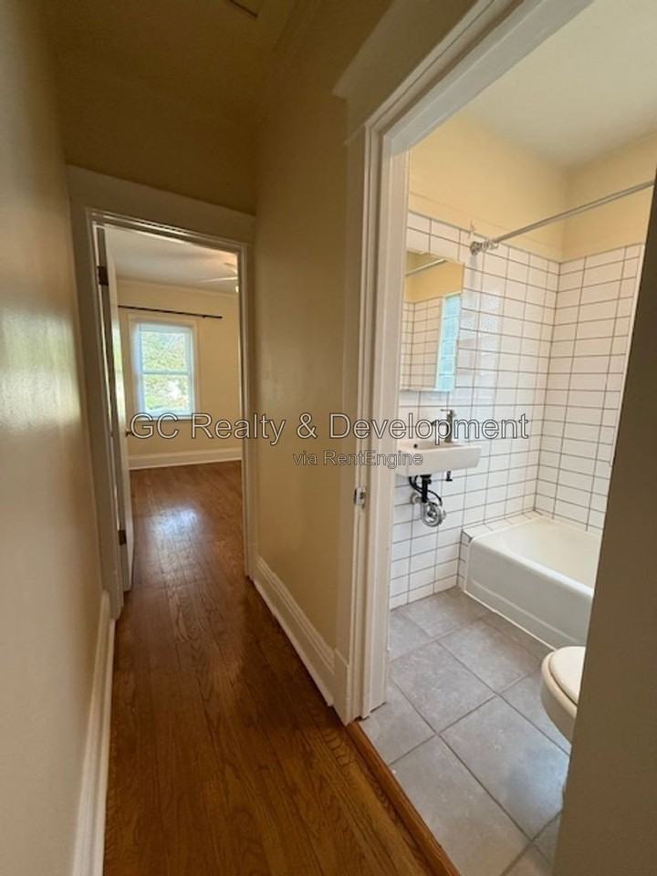 2415 Hastings Ave - Photo 7 of 20
