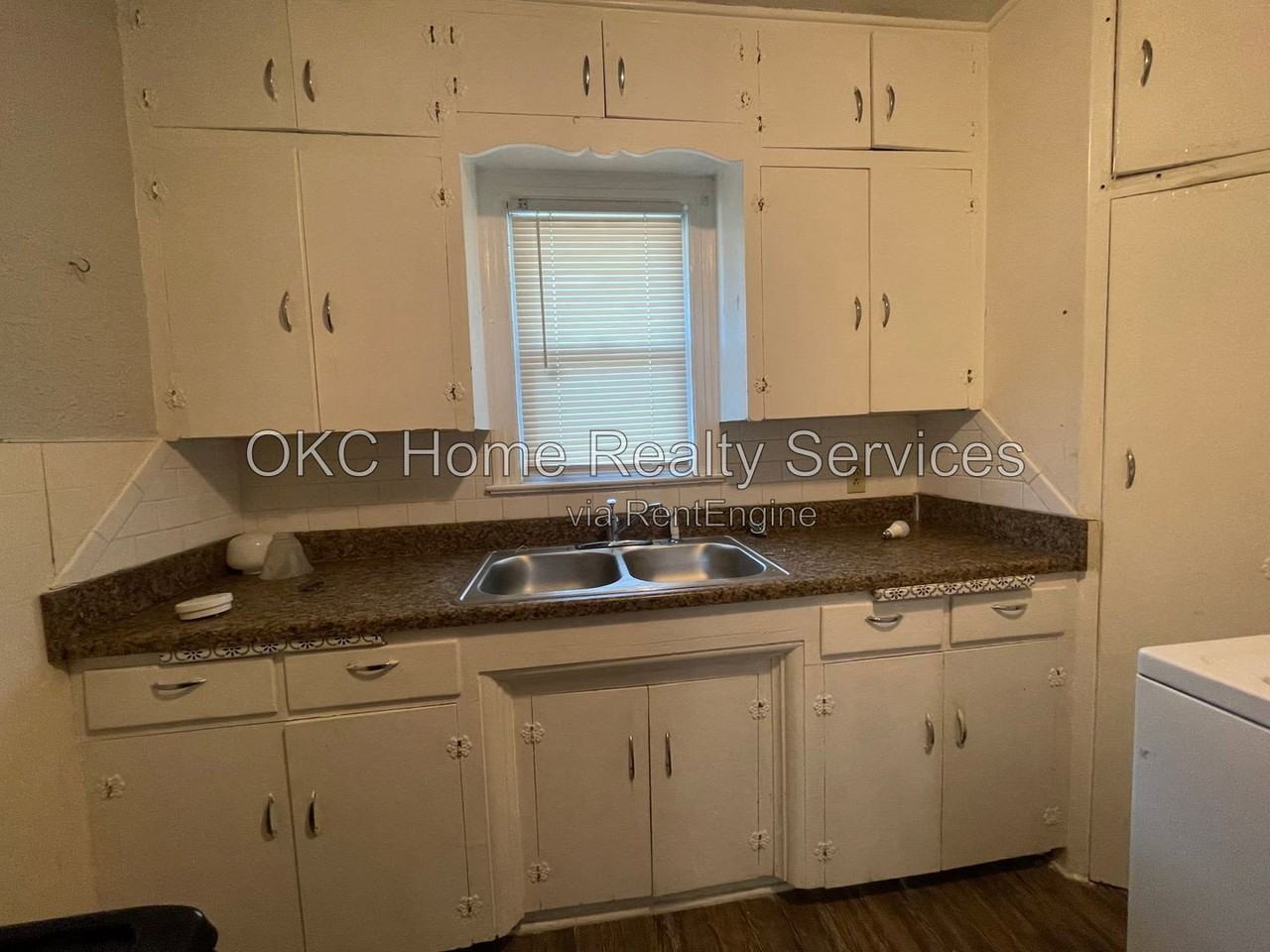 3509 S Blackwelder Ave - Photo 3 of 7
