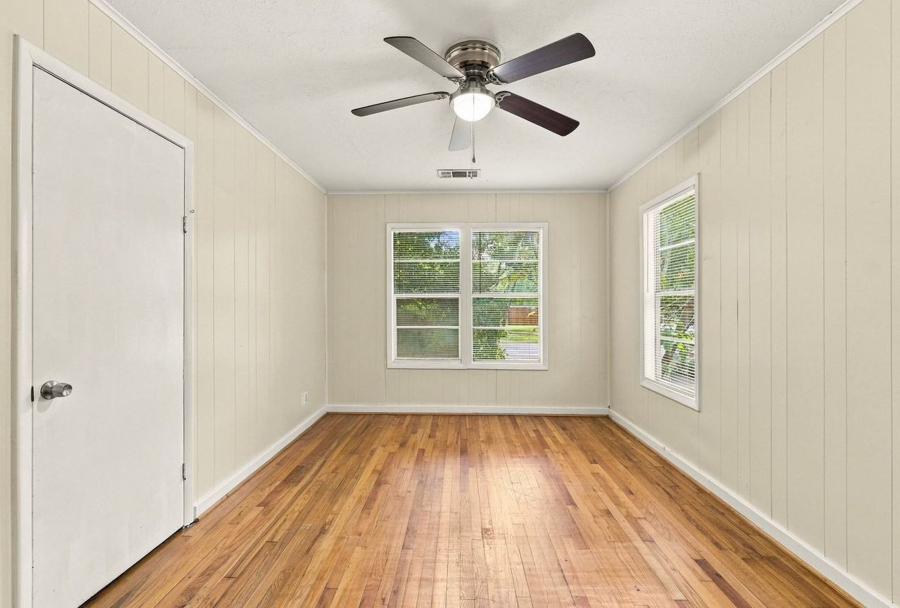 1914 Oaklawn Dr - Photo 3 of 23