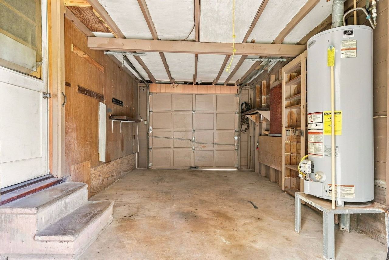 1914 Oaklawn Dr - Photo 4 of 23