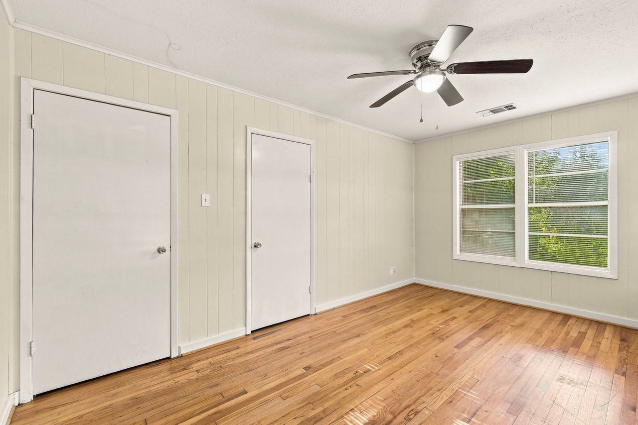 1914 Oaklawn Dr - Photo 5 of 23