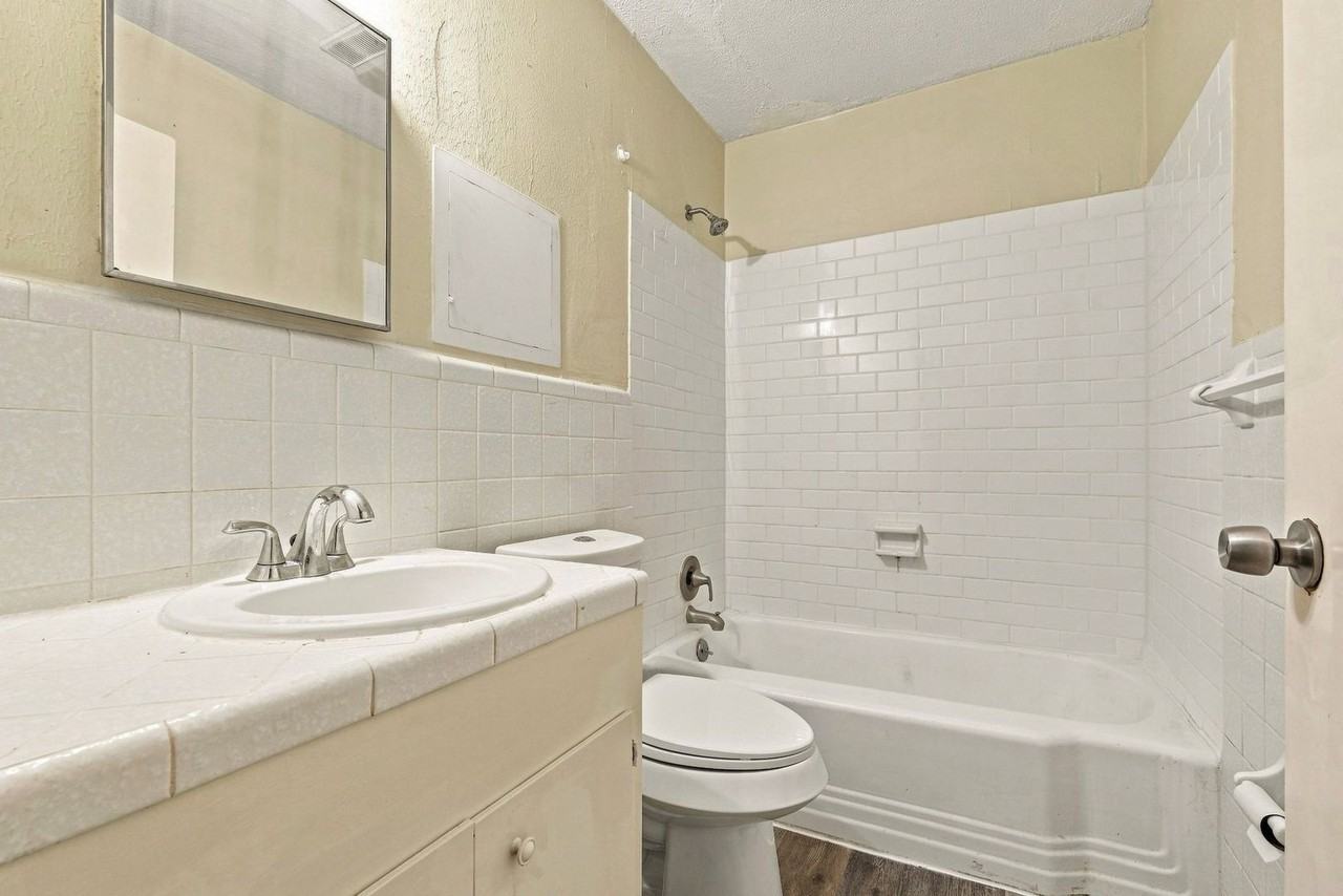 1914 Oaklawn Dr - Photo 6 of 23
