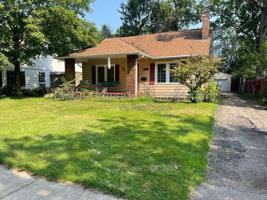 featured image of 1425 Lakeway Ave