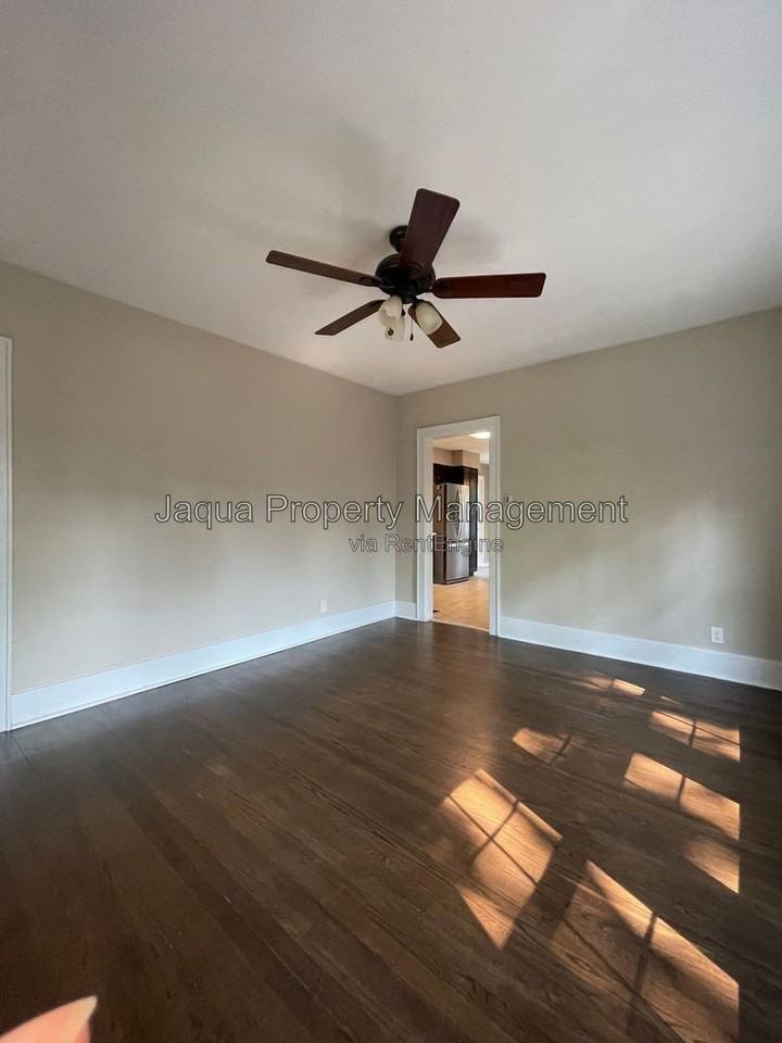 1425 Lakeway Ave - Photo 6 of 20