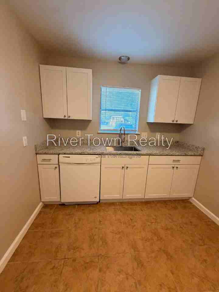 1102 Maria St - Photo 5 of 11