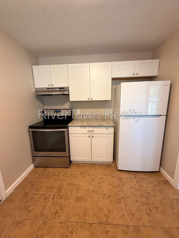 1102 Maria St - Photo 6 of 11