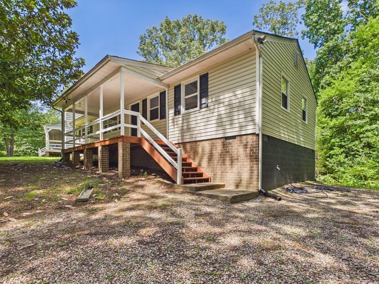 3041 Clintwood Rd - Photo 4 of 37