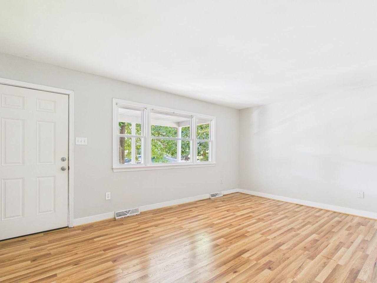 3041 Clintwood Rd - Photo 7 of 37