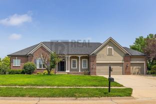 2305 Ne Hanover Ct - Photo 1 of 1