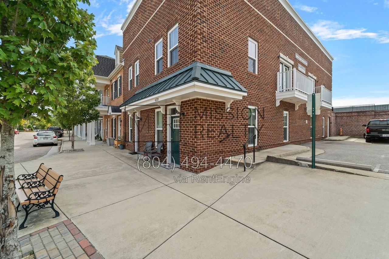 4319 Fountain Square Plz - Photo 3 of 23