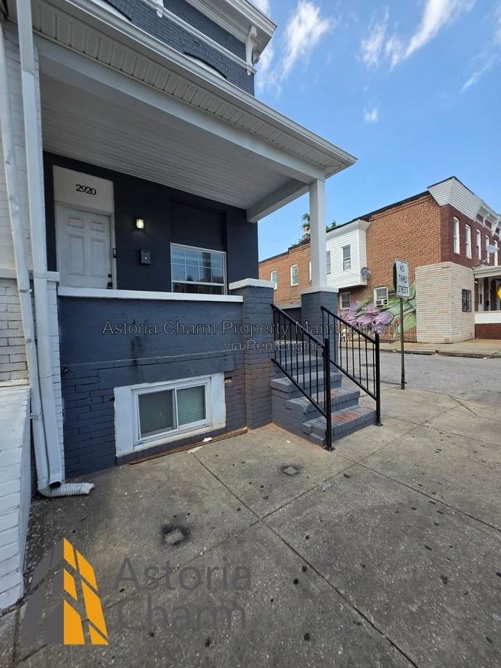 2920 E Madison St - Photo 3 of 30