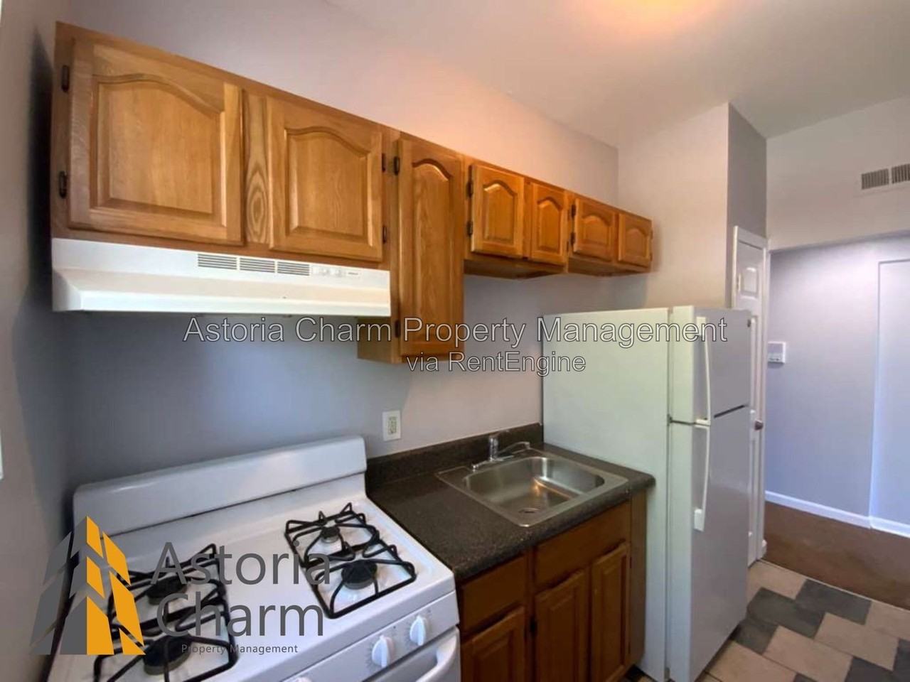 2210 Roslyn Ave #8 - Photo 6 of 16