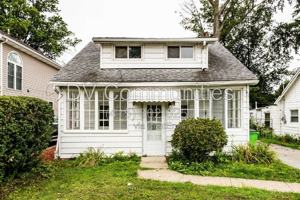 featured image of 54 E 220th St