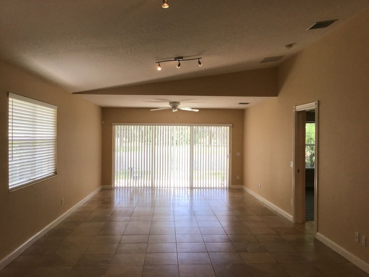 11824 Delfina Ln - Photo 4 of 11