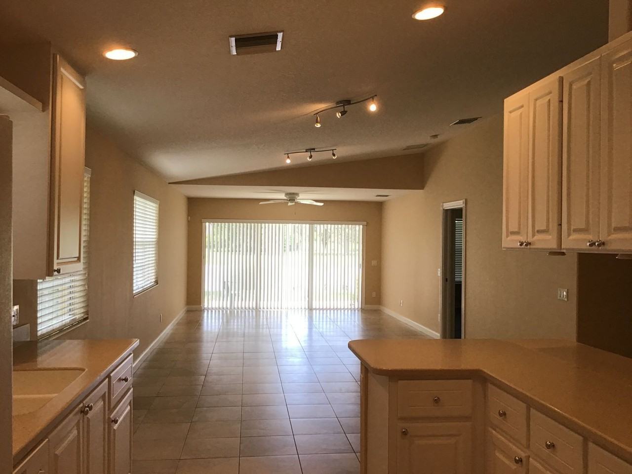 11824 Delfina Ln - Photo 6 of 11