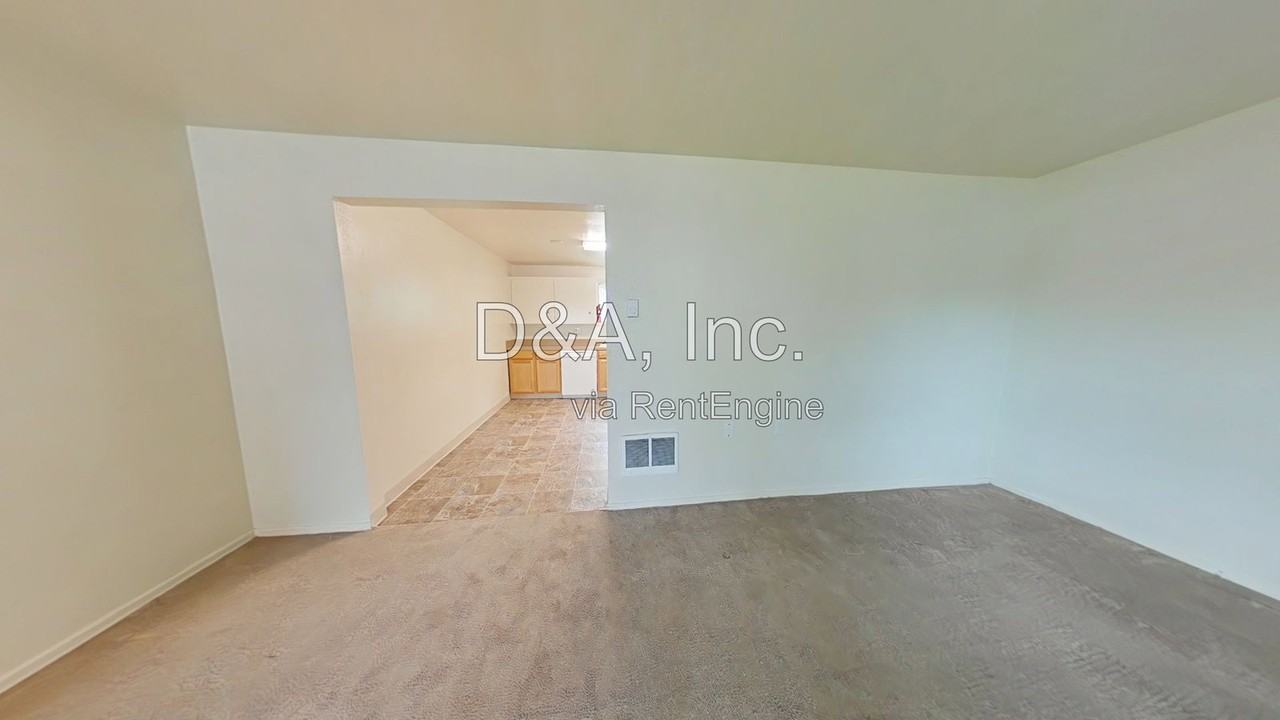 960 Nw Cleveland Ave #5 - Photo 3 of 11
