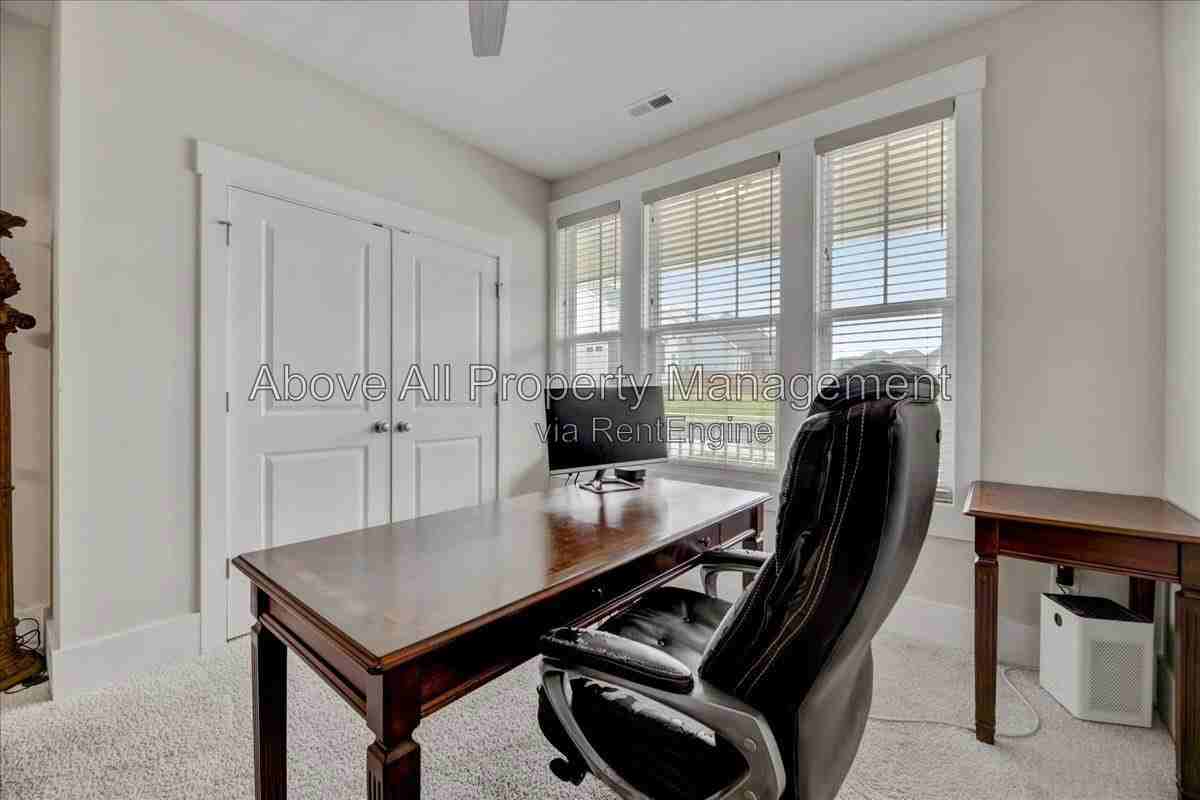 4408 Walker Hallow St - Photo 7 of 47
