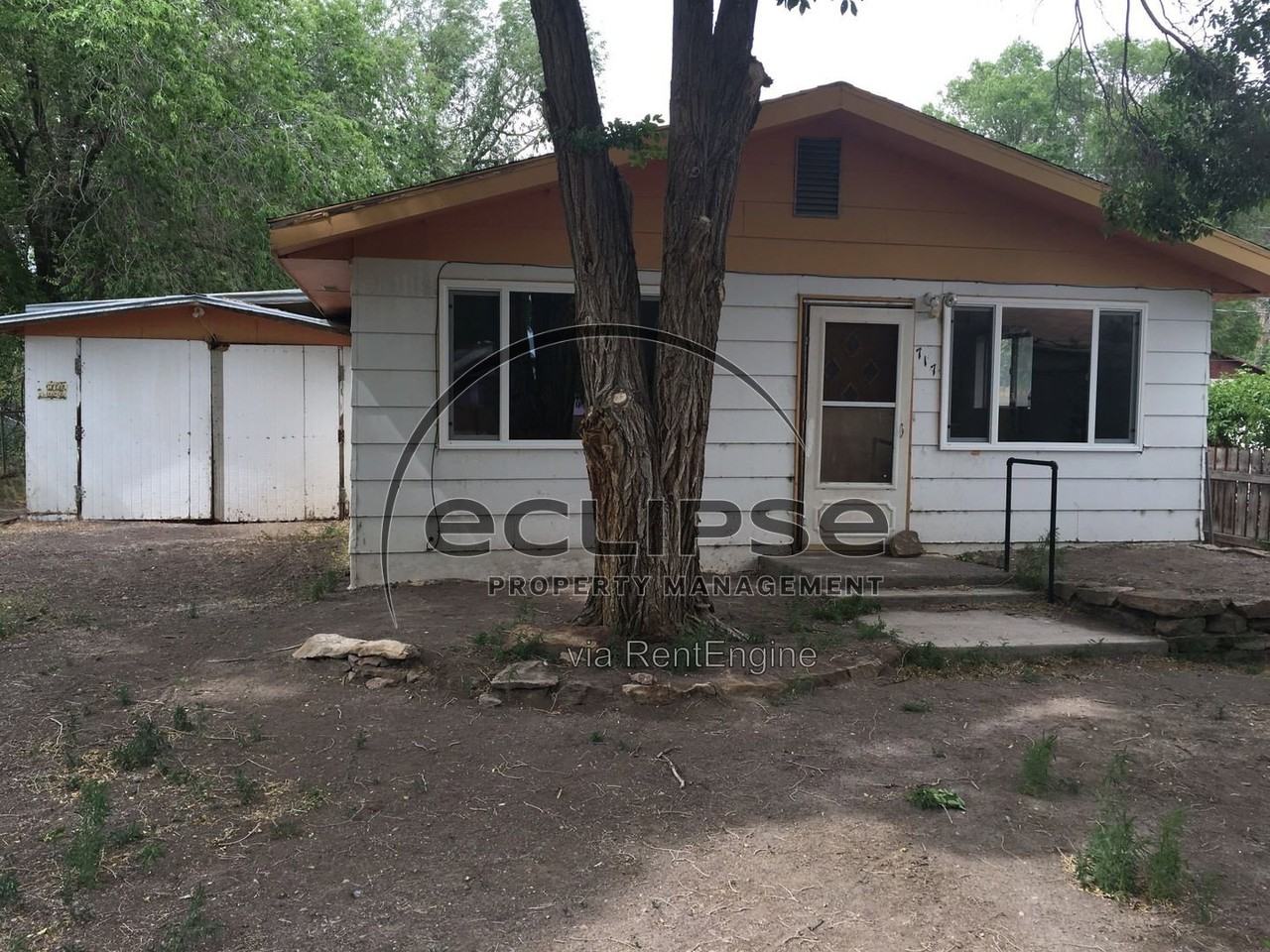 717 10th St - Photo 2 of 19
