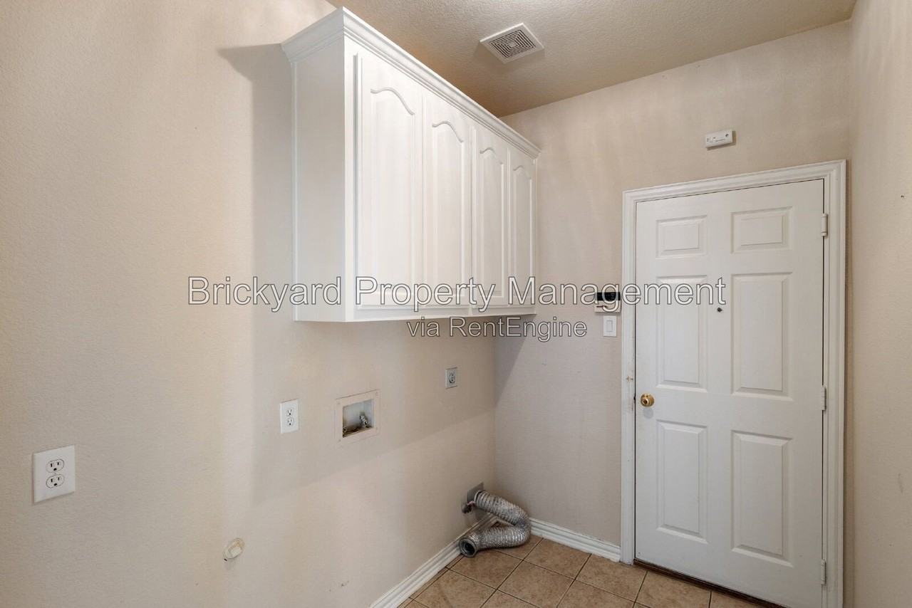 4409 Mitchell Ln - Photo 3 of 42