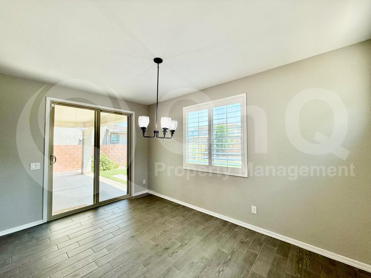 5735 S Parkwood - Photo 6 of 34