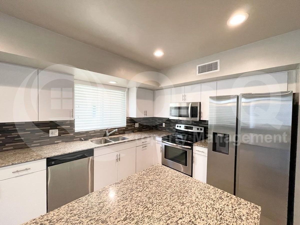833 E Park Modern Dr - Photo 3 of 25