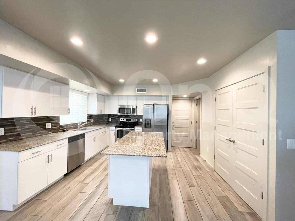 833 E Park Modern Dr - Photo 5 of 25