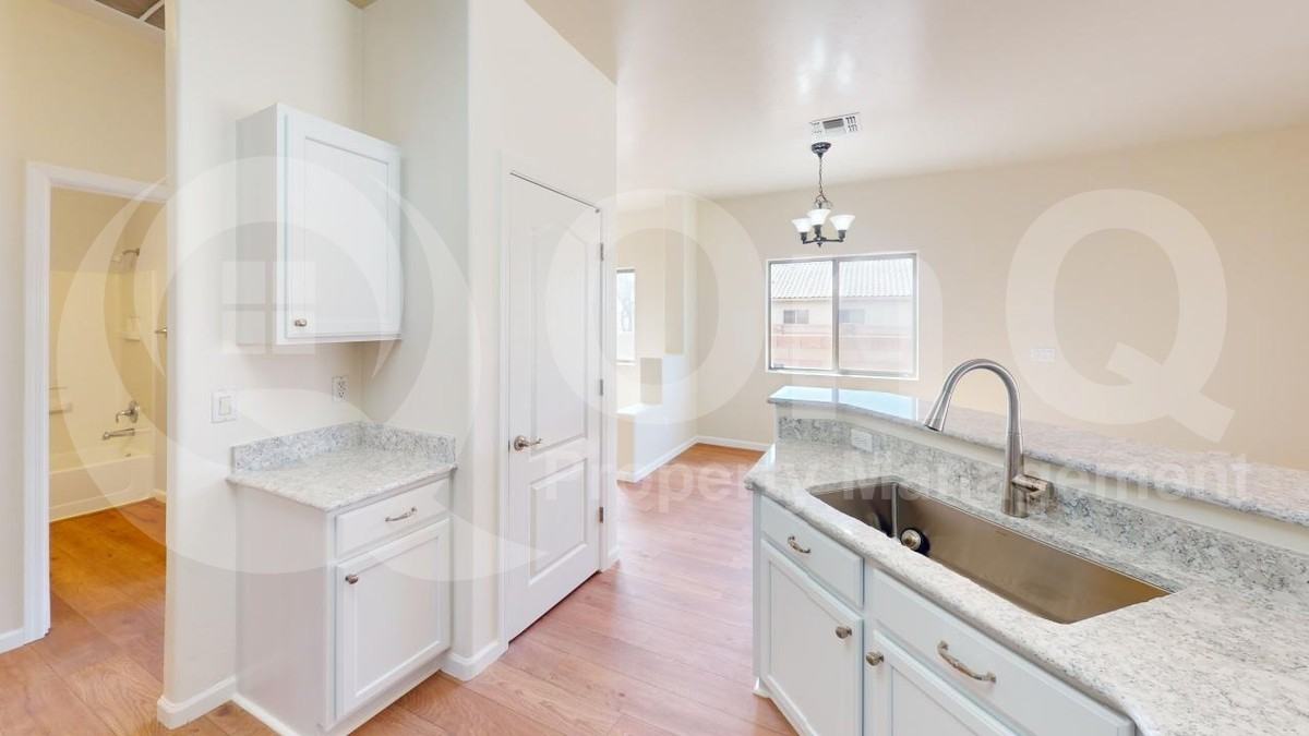 11886 W Fontenelle Dr - Photo 3 of 21
