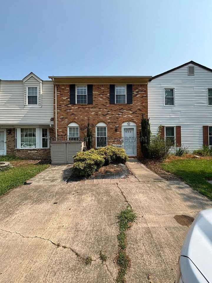 639 Biltmore Dr - Photo 2 of 38