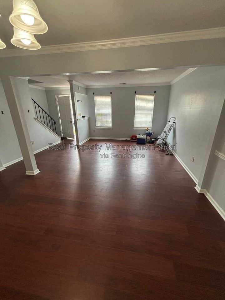 639 Biltmore Dr - Photo 3 of 38