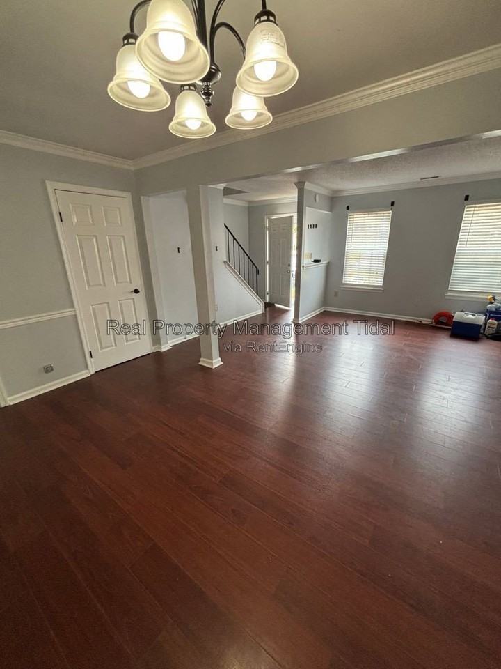 639 Biltmore Dr - Photo 4 of 38